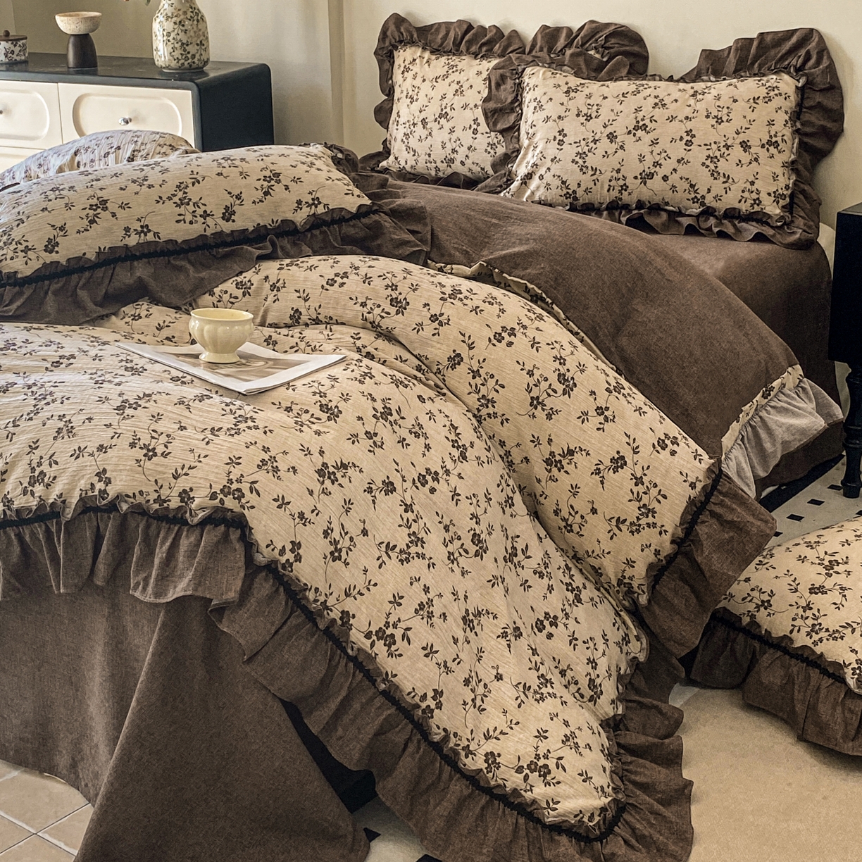 91家纺网 家纺一手货源 找家纺 梦纤绒 2025新款复古风亚麻原麻花边四件套 棕篱