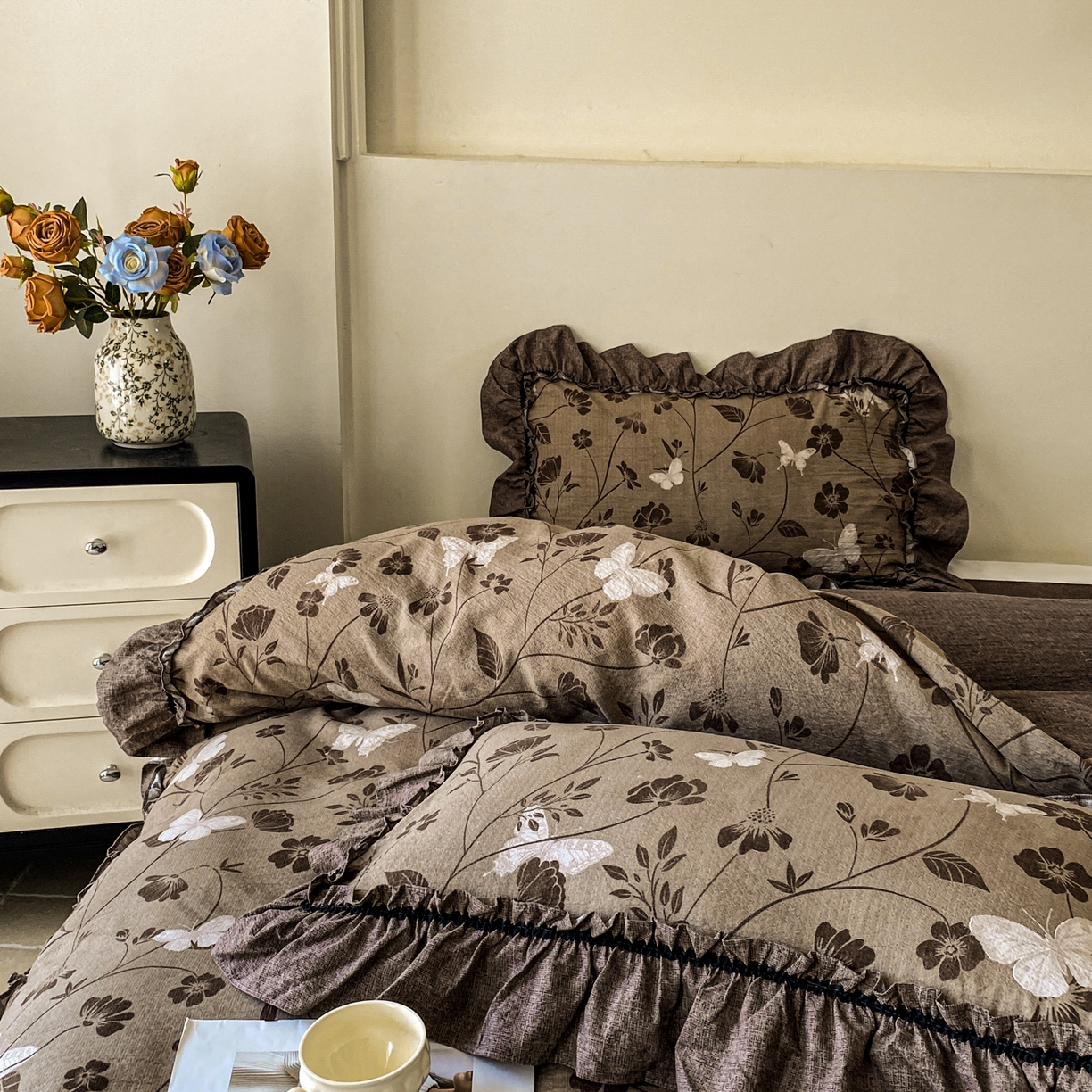 91家纺网 家纺一手货源 找家纺 梦纤绒 2025新款复古风亚麻原麻花边四件套 蝶之舞