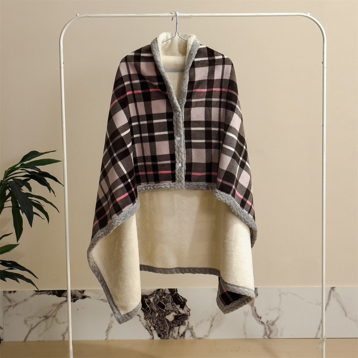 91家纺网 家纺一手货源 找家纺 （总）五月家纺 2025新款多功能牛奶绒中古无印风披肩毯