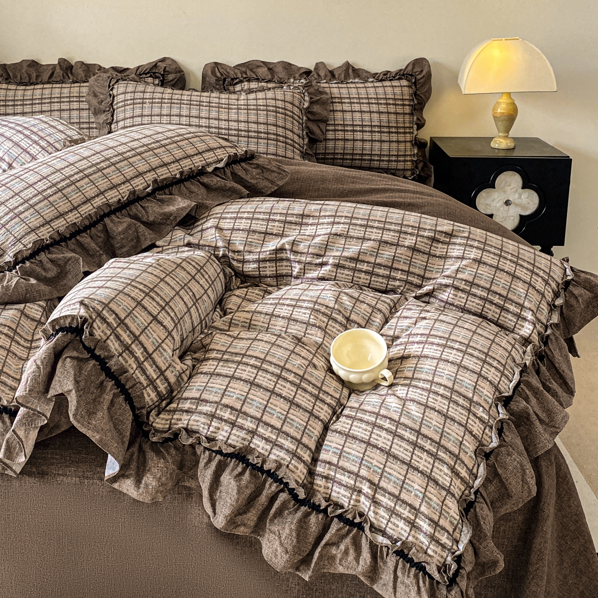 91家纺网 家纺一手货源 找家纺 梦纤绒 2025新款复古风亚麻原麻花边四件套 格韵