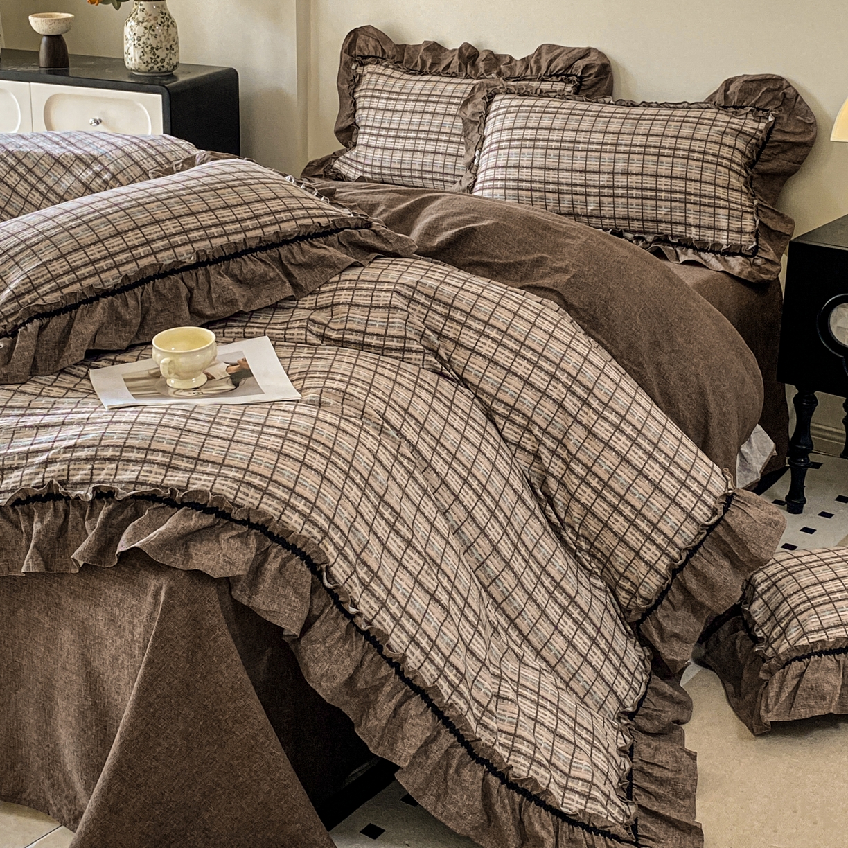 91家纺网 家纺一手货源 找家纺 梦纤绒 2025新款复古风亚麻原麻花边四件套 格韵