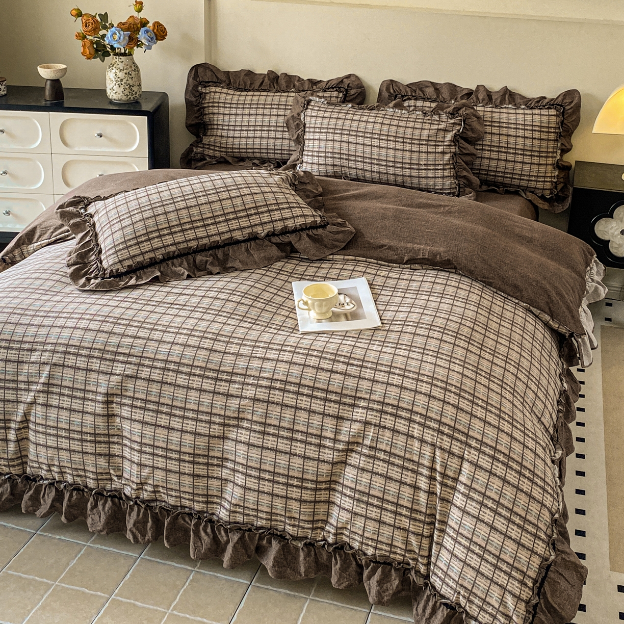 91家纺网 家纺一手货源 找家纺 梦纤绒 2025新款复古风亚麻原麻花边四件套 格韵