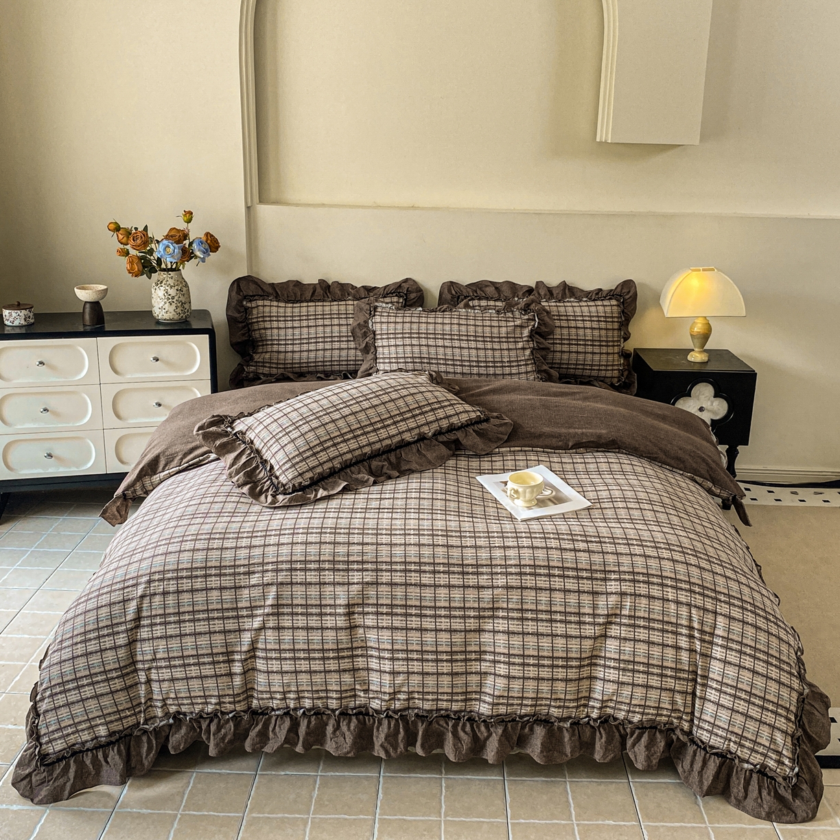 91家纺网 家纺一手货源 找家纺 梦纤绒 2025新款复古风亚麻原麻花边四件套 格韵