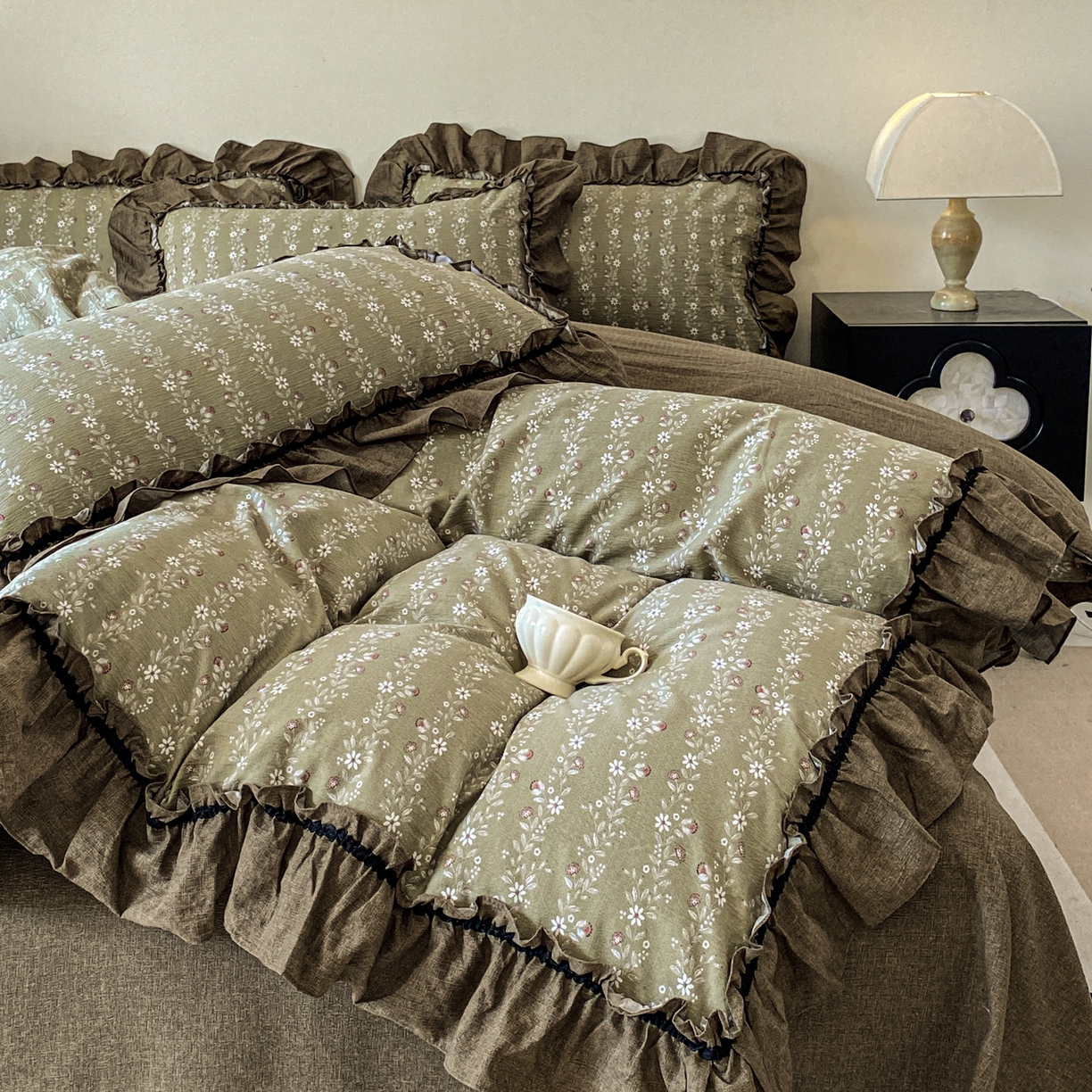 91家纺网 家纺一手货源 找家纺 梦纤绒 2025新款复古风亚麻原麻花边四件套 绿茵