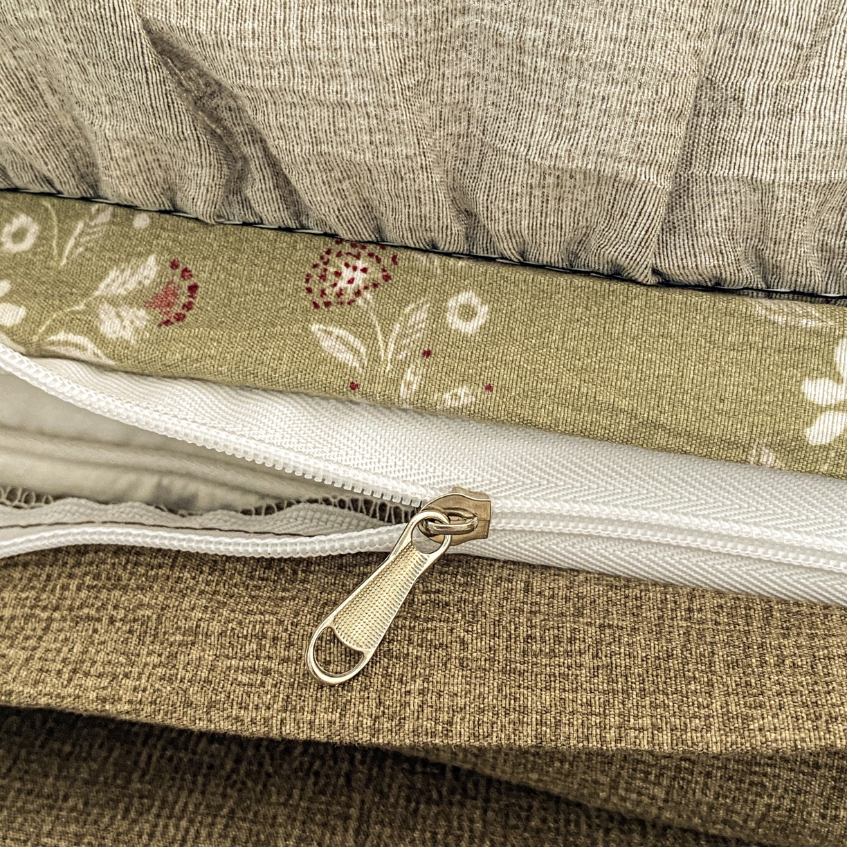 91家纺网 家纺一手货源 找家纺 梦纤绒 2025新款复古风亚麻原麻花边四件套 绿茵