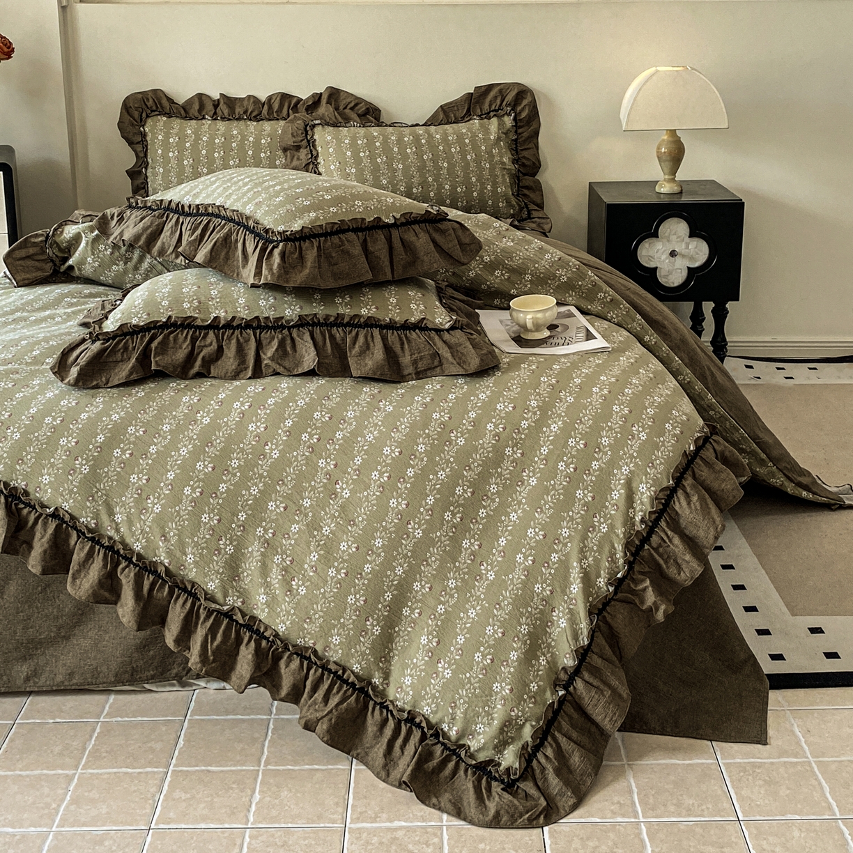 91家纺网 家纺一手货源 找家纺 梦纤绒 2025新款复古风亚麻原麻花边四件套 绿茵