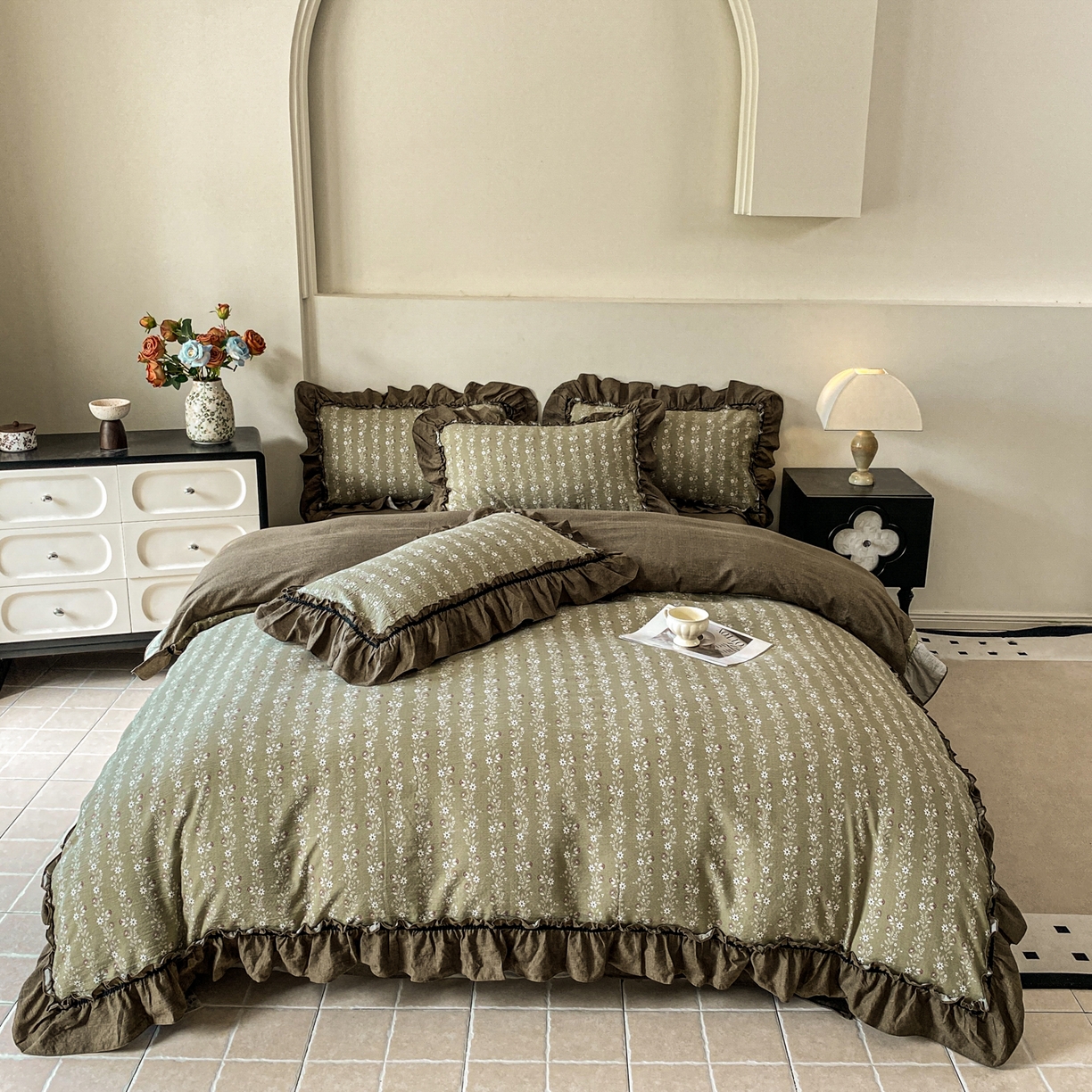 91家纺网 家纺一手货源 找家纺 梦纤绒 2025新款复古风亚麻原麻花边四件套 绿茵