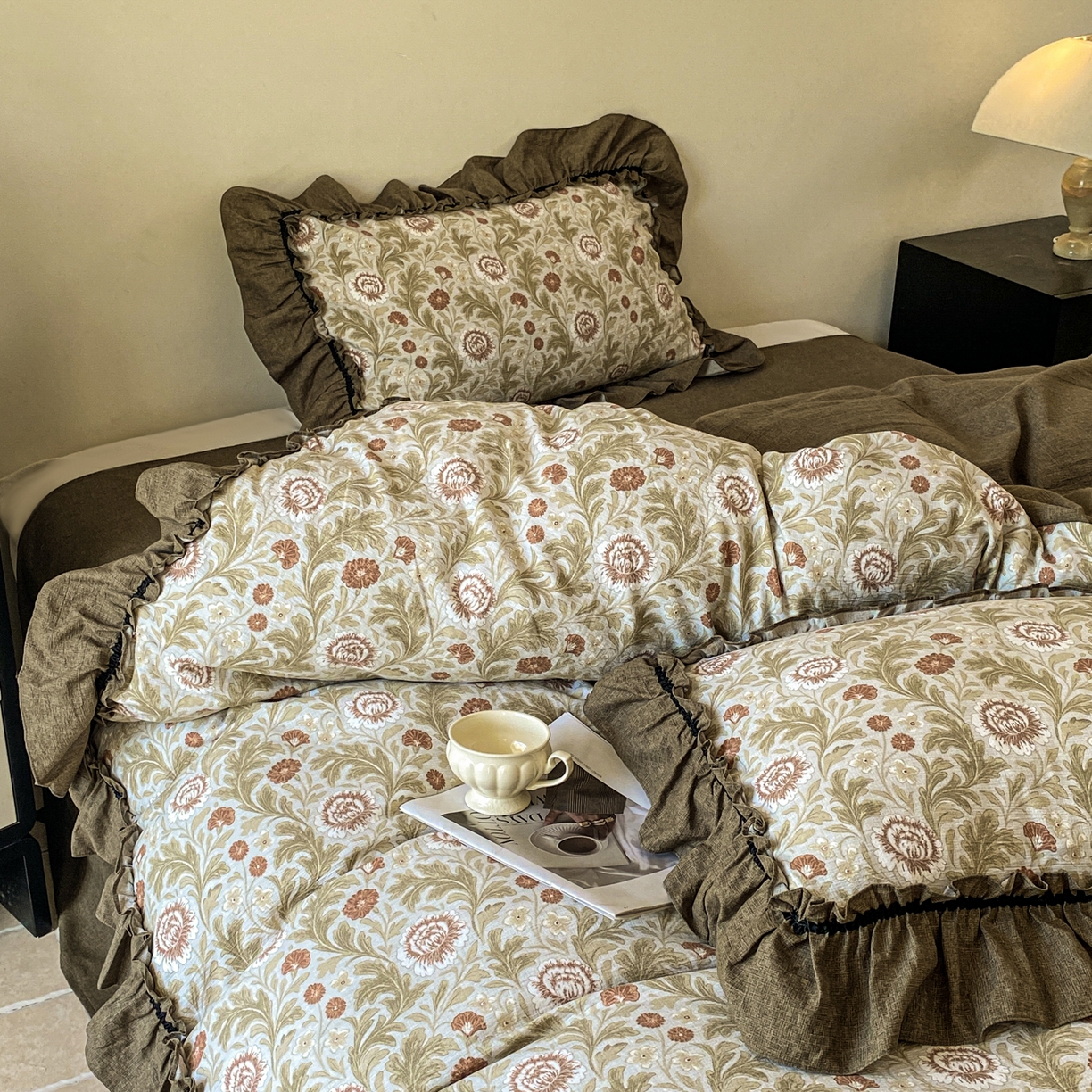 91家纺网 家纺一手货源 找家纺 梦纤绒 2025新款复古风亚麻原麻花边四件套 太阳花