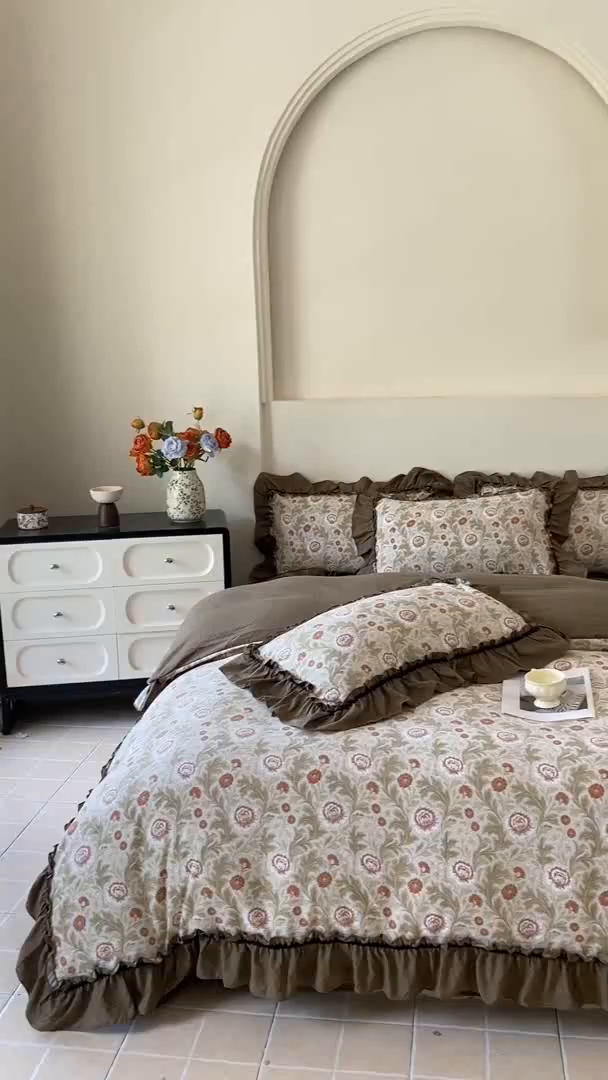 91家纺网 家纺一手货源 找家纺 梦纤绒 2025新款复古风亚麻原麻花边四件套 太阳花