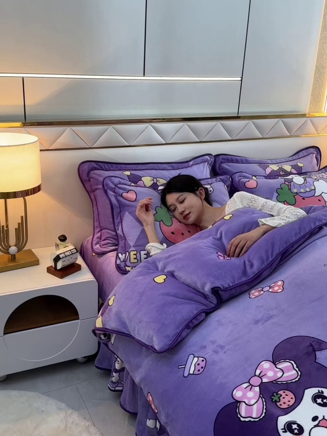 91家纺网 家纺一手货源 找家纺 眠多宝 2025新款8-9斤高克重牛奶绒四件套法莱绒水晶绒金貂绒抖音快手直播热款 草莓洛米