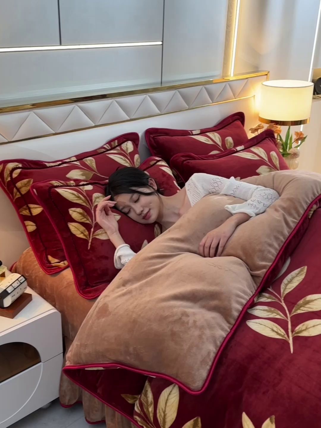 91家纺网 家纺一手货源 找家纺 眠多宝 2025新款8-9斤高克重牛奶绒四件套法莱绒水晶绒金貂绒抖音快手直播热款 金枝玉叶