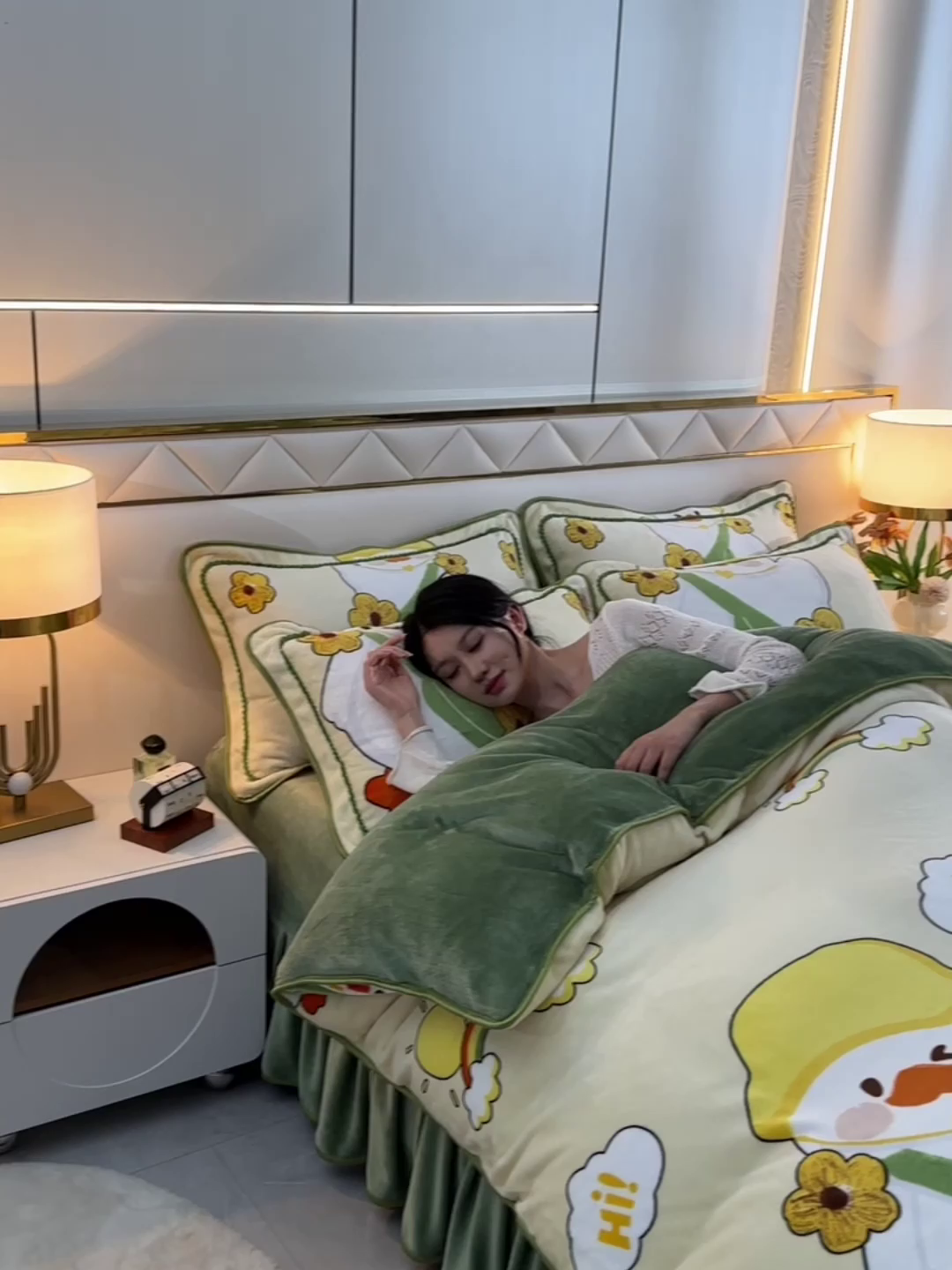 91家纺网 家纺一手货源 找家纺 眠多宝 2025新款8-9斤高克重牛奶绒四件套法莱绒水晶绒金貂绒抖音快手直播热款 你好小黄鸭