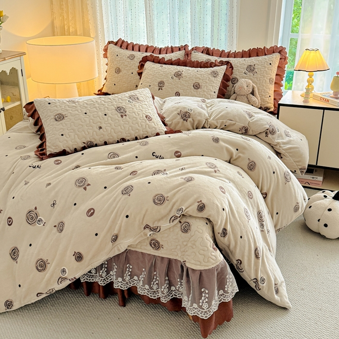 91家纺网 家纺一手货源 找家纺 绒耀 2025新款直播爆款双层蕾丝花边牛奶绒印花床盖四件套床盖单件三件套 情人节