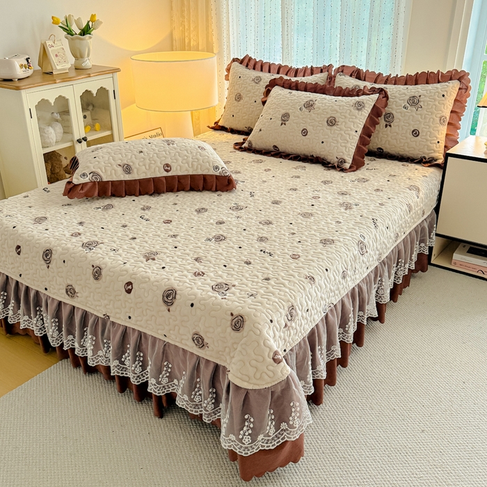 91家纺网 家纺一手货源 找家纺 绒耀 2025新款直播爆款双层蕾丝花边牛奶绒印花床盖四件套床盖单件三件套 情人节