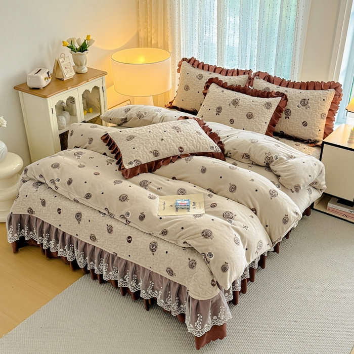 91家纺网 家纺一手货源 找家纺 绒耀 2025新款直播爆款双层蕾丝花边牛奶绒印花床盖四件套床盖单件三件套 情人节