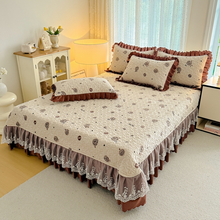 91家纺网 家纺一手货源 找家纺 绒耀 2025新款直播爆款双层蕾丝花边牛奶绒印花床盖四件套床盖单件三件套 情人节