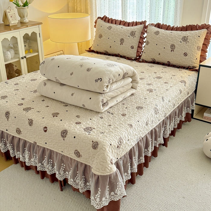 91家纺网 家纺一手货源 找家纺 绒耀 2025新款直播爆款双层蕾丝花边牛奶绒印花床盖四件套床盖单件三件套 情人节