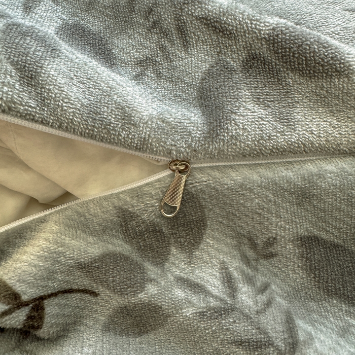 91家纺网 家纺一手货源 找家纺 绒耀 2025新款直播爆款双层蕾丝花边牛奶绒印花床盖四件套床盖单件三件套 赛琳娜