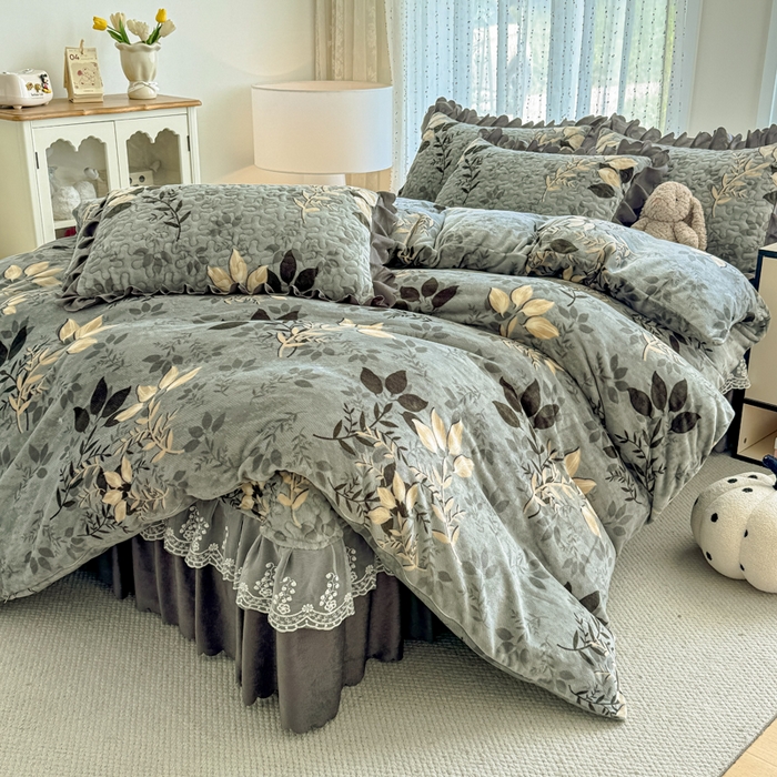 91家纺网 家纺一手货源 找家纺 绒耀 2025新款直播爆款双层蕾丝花边牛奶绒印花床盖四件套床盖单件三件套 赛琳娜