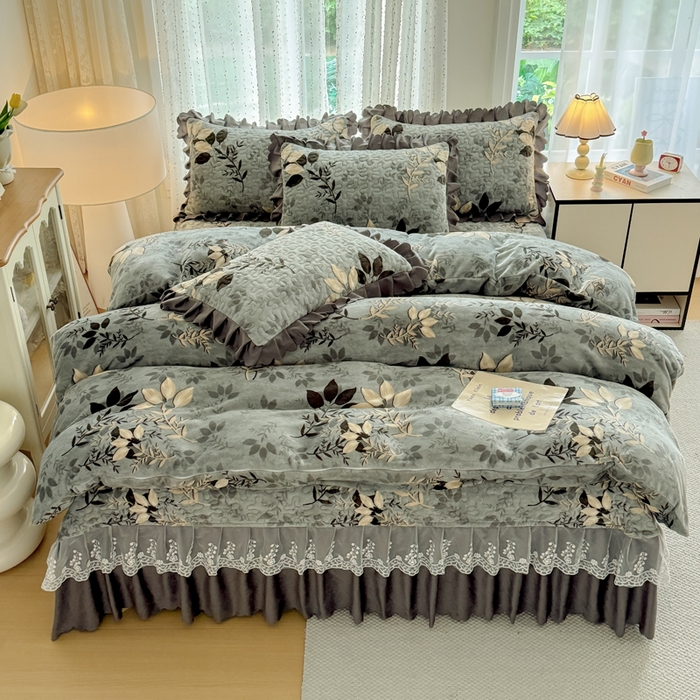 91家纺网 家纺一手货源 找家纺 绒耀 2025新款直播爆款双层蕾丝花边牛奶绒印花床盖四件套床盖单件三件套 赛琳娜