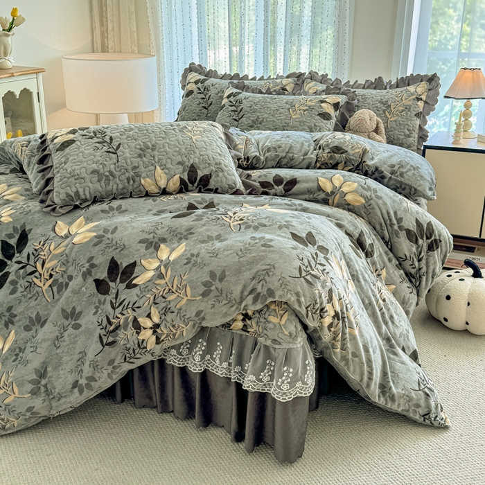 91家纺网 家纺一手货源 找家纺 绒耀 2025新款直播爆款双层蕾丝花边牛奶绒印花床盖四件套床盖单件三件套 赛琳娜