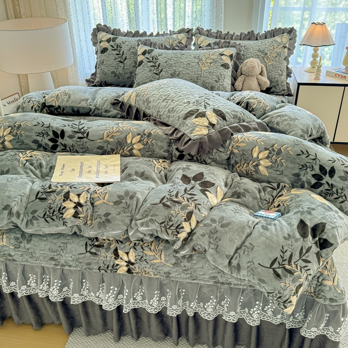 91家纺网 家纺一手货源 找家纺 绒耀 2025新款直播爆款双层蕾丝花边牛奶绒印花床盖四件套床盖单件三件套 赛琳娜