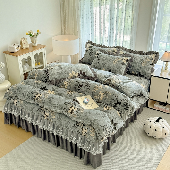 91家纺网 家纺一手货源 找家纺 绒耀 2025新款直播爆款双层蕾丝花边牛奶绒印花床盖四件套床盖单件三件套 赛琳娜