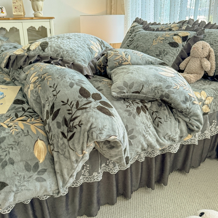 91家纺网 家纺一手货源 找家纺 绒耀 2025新款直播爆款双层蕾丝花边牛奶绒印花床盖四件套床盖单件三件套 赛琳娜