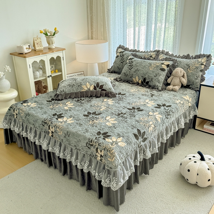 91家纺网 家纺一手货源 找家纺 绒耀 2025新款直播爆款双层蕾丝花边牛奶绒印花床盖四件套床盖单件三件套 赛琳娜