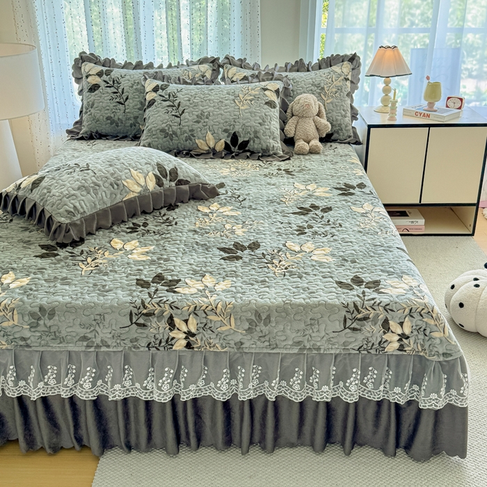 91家纺网 家纺一手货源 找家纺 绒耀 2025新款直播爆款双层蕾丝花边牛奶绒印花床盖四件套床盖单件三件套 赛琳娜