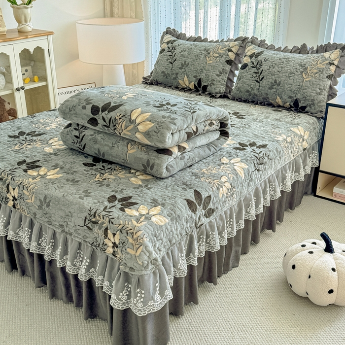 91家纺网 家纺一手货源 找家纺 绒耀 2025新款直播爆款双层蕾丝花边牛奶绒印花床盖四件套床盖单件三件套 赛琳娜