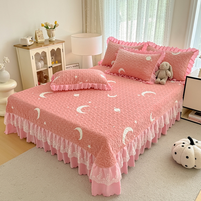 91家纺网 家纺一手货源 找家纺 绒耀 2025新款直播爆款双层蕾丝花边牛奶绒印花床盖四件套床盖单件三件套 晚安星辰