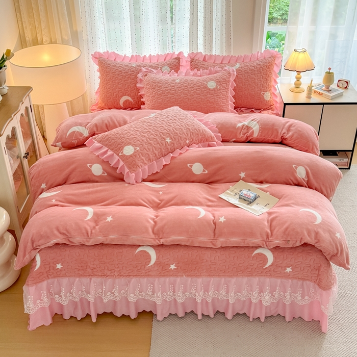 91家纺网 家纺一手货源 找家纺 绒耀 2025新款直播爆款双层蕾丝花边牛奶绒印花床盖四件套床盖单件三件套 晚安星辰