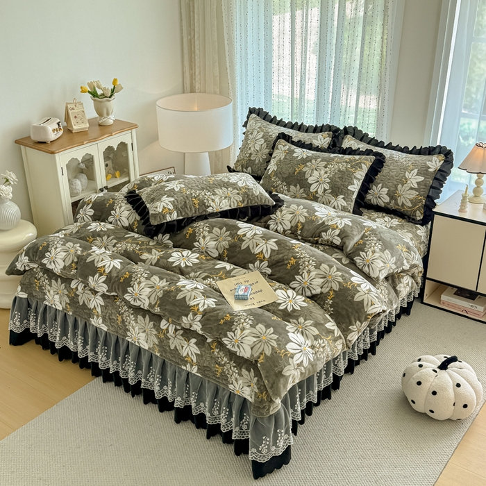 91家纺网 家纺一手货源 找家纺 绒耀 2025新款直播爆款双层蕾丝花边牛奶绒印花床盖四件套床盖单件三件套 温婉佳人