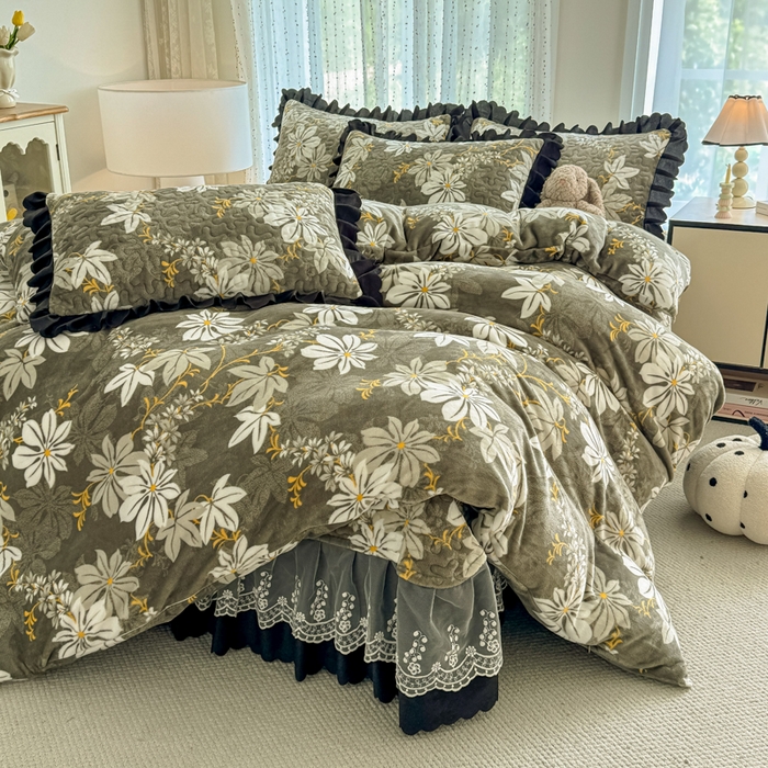 91家纺网 家纺一手货源 找家纺 绒耀 2025新款直播爆款双层蕾丝花边牛奶绒印花床盖四件套床盖单件三件套 温婉佳人