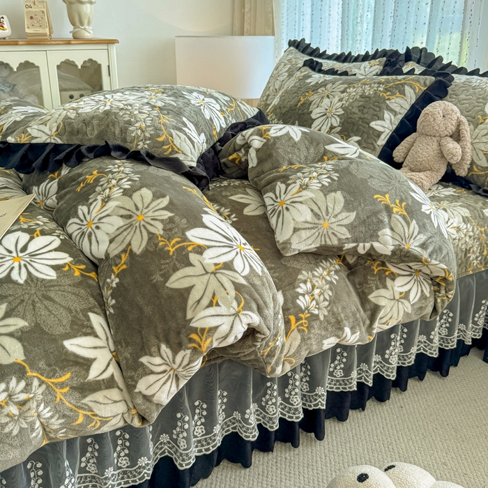 91家纺网 家纺一手货源 找家纺 绒耀 2025新款直播爆款双层蕾丝花边牛奶绒印花床盖四件套床盖单件三件套 温婉佳人