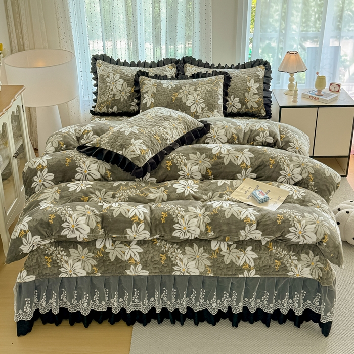 91家纺网 家纺一手货源 找家纺 绒耀 2025新款直播爆款双层蕾丝花边牛奶绒印花床盖四件套床盖单件三件套 温婉佳人