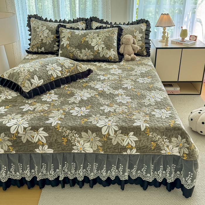 91家纺网 家纺一手货源 找家纺 绒耀 2025新款直播爆款双层蕾丝花边牛奶绒印花床盖四件套床盖单件三件套 温婉佳人