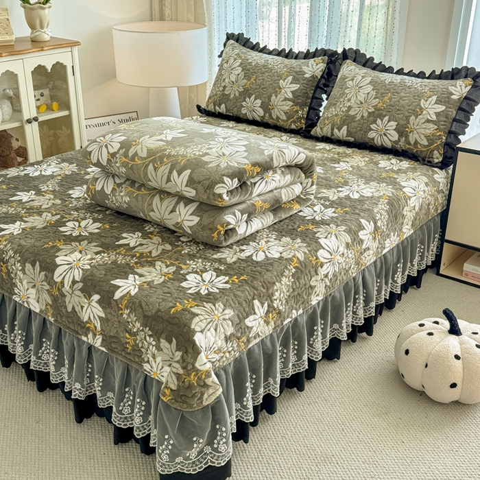 91家纺网 家纺一手货源 找家纺 绒耀 2025新款直播爆款双层蕾丝花边牛奶绒印花床盖四件套床盖单件三件套 温婉佳人