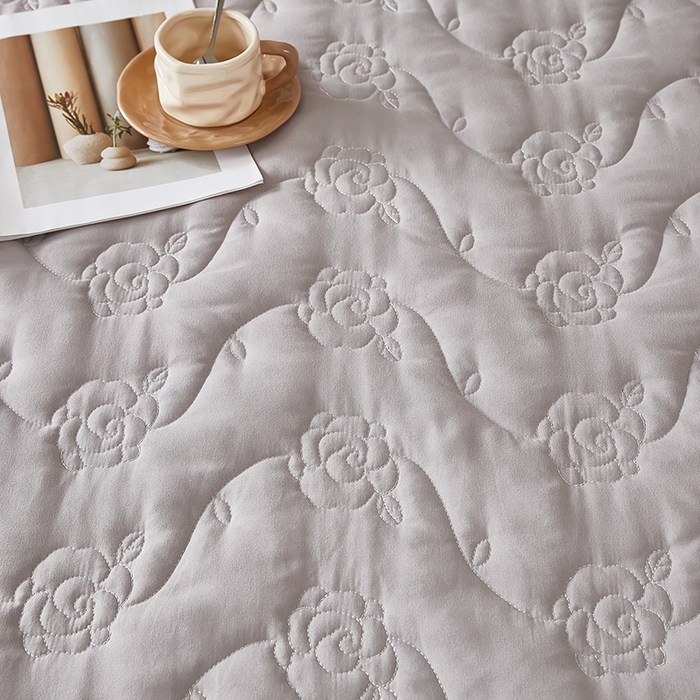 91家纺网 家纺一手货源 找家纺 瑞兴纺 2025新款水洗磨毛夹棉床裙三件套系列-繁花 繁花-高级灰