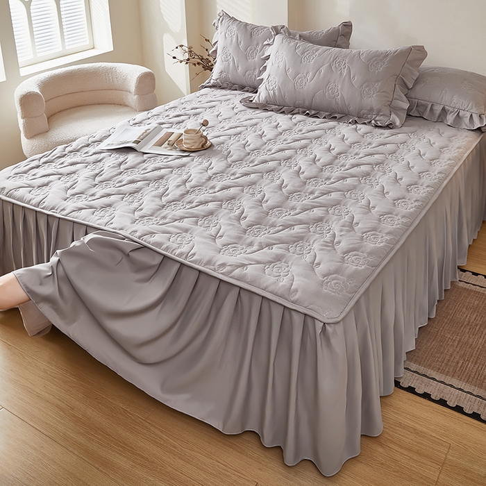 91家纺网 家纺一手货源 找家纺 瑞兴纺 2025新款水洗磨毛夹棉床裙三件套系列-繁花 繁花-高级灰