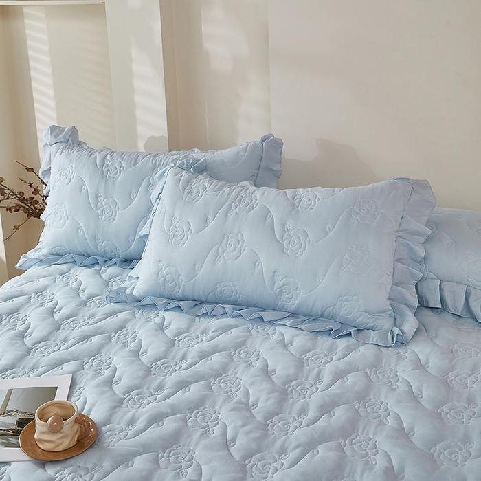 91家纺网 家纺一手货源 找家纺 瑞兴纺 2025新款水洗磨毛夹棉床裙三件套系列-繁花 繁花-海洋蓝