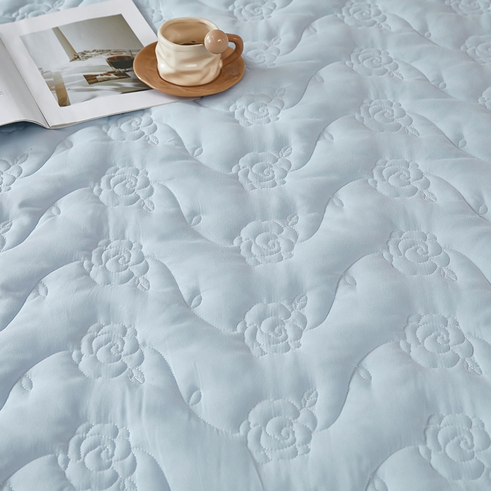 91家纺网 家纺一手货源 找家纺 瑞兴纺 2025新款水洗磨毛夹棉床裙三件套系列-繁花 繁花-海洋蓝