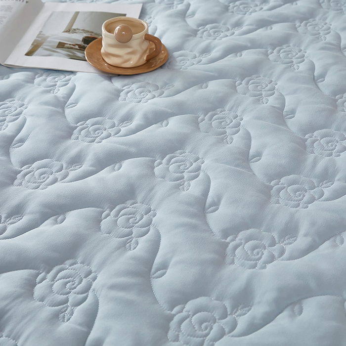 91家纺网 家纺一手货源 找家纺 瑞兴纺 2025新款水洗磨毛夹棉床裙三件套系列-繁花 繁花-海洋蓝