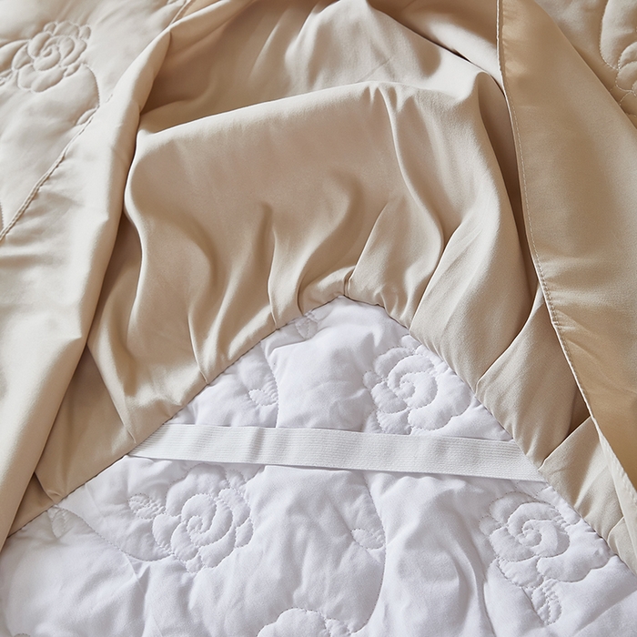 91家纺网 家纺一手货源 找家纺 瑞兴纺 2025新款水洗磨毛夹棉床裙三件套系列-繁花 繁花-卡其色