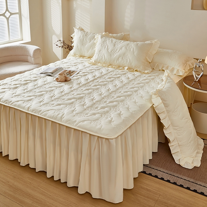 91家纺网 家纺一手货源 找家纺 瑞兴纺 2025新款水洗磨毛夹棉床裙三件套系列-繁花 繁花-米白