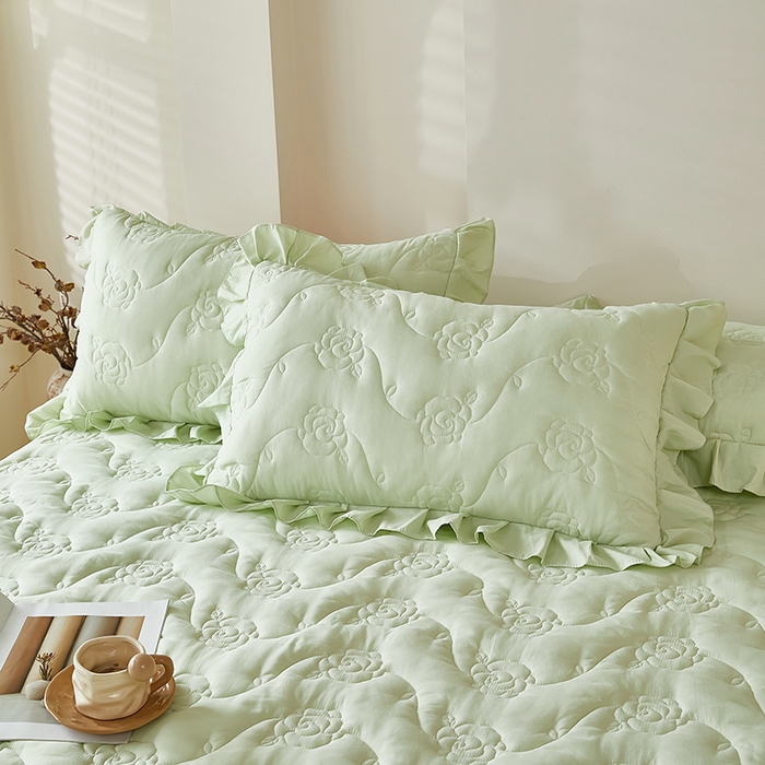 91家纺网 家纺一手货源 找家纺 瑞兴纺 2025新款水洗磨毛夹棉床裙三件套系列-繁花 繁花-抹茶绿