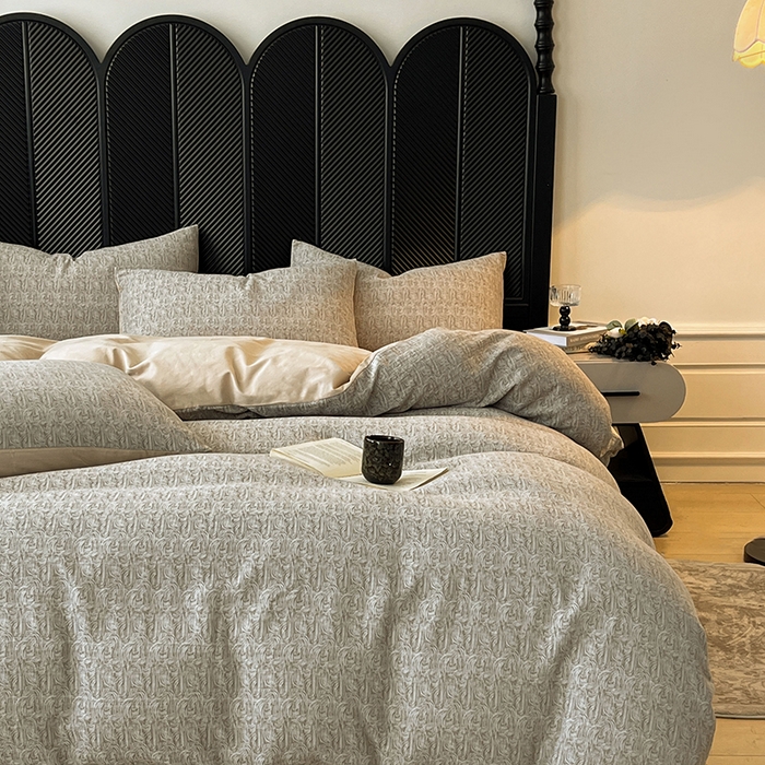 91家纺网 家纺一手货源 找家纺 莱茵家居 2025新款A类简约60S色织提花磨毛四件套 辞花-暖卡其