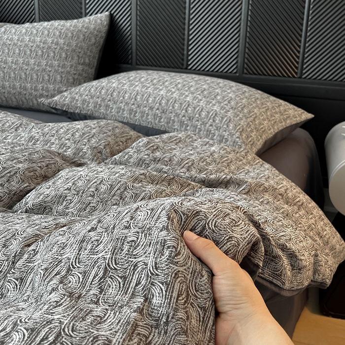91家纺网 家纺一手货源 找家纺 莱茵家居 2025新款A类简约60S色织提花磨毛四件套 辞花-深霜灰