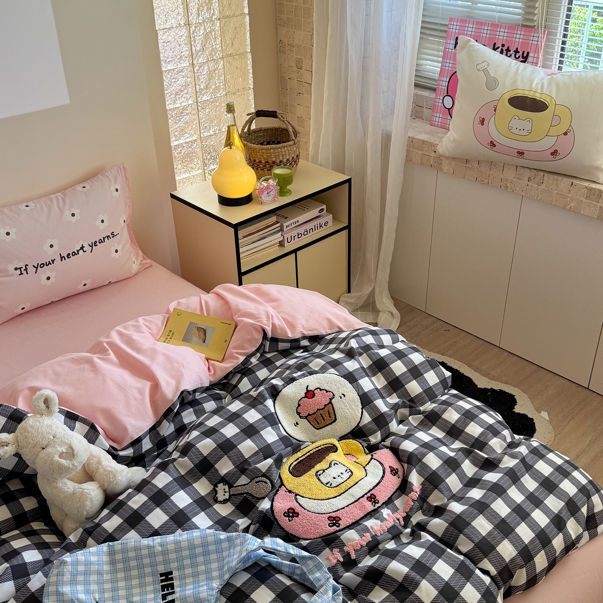 91家纺网 家纺一手货源 找家纺 美乐迪家纺 2025新款全棉毛巾绣绣花四件套 格子咖啡屋